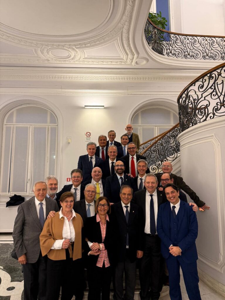 ok-768x1024 AMSI-UMEM-UNITI PER UNIRE-AISC: congratulazioni al rieletto Presidente Filippo Anelli e al nuovo Consiglio Direttivo della FNOMCeO e della CAO Nazionale.