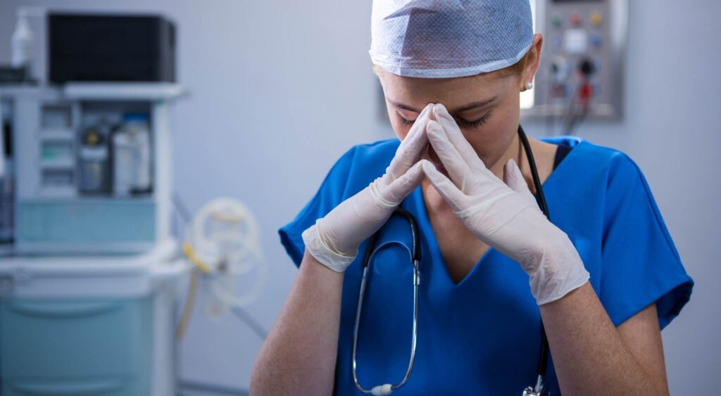 how-nurses-can-cope-with-stress-and-avoid-burnout-1-1024x563 Salute, Ceccarelli (Coina): «Continua il boom di professionisti “gettonisti” nella sanità pubblica con spese folli da parte delle nostre Regioni»